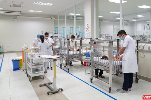 'Chữa mẹo' bằng cách rạch dao lam để 'thải máu độc', bé trai 10 tuổi tử vong