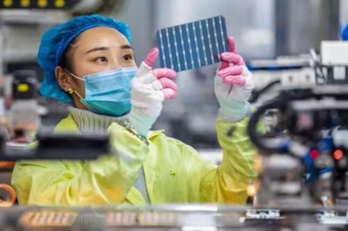 Sự thống trị về năng lượng mặt trời của Trung Quốc đặt phương Tây vào thế khó