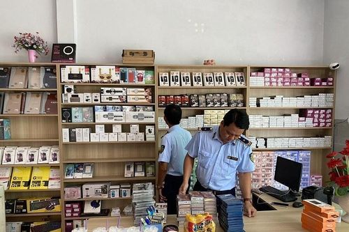 Phát hiện gần 500 sản phẩm phụ kiện điện thoại không rõ nguồn gốc