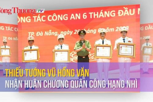 Thiếu tướng Vũ Hồng Văn nhận Huân chương Quân công hạng Nhì