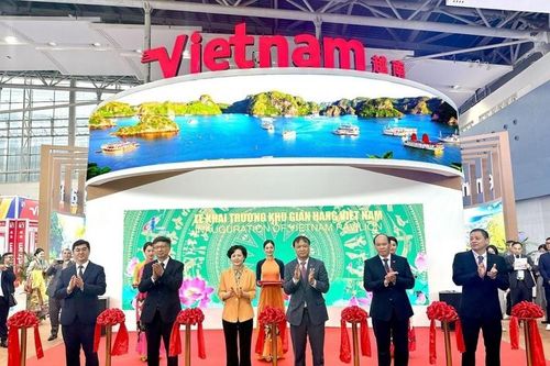 Thứ trưởng Đỗ Thắng Hải tham gia Lễ khai mạc Hội chợ CISMEF 2023