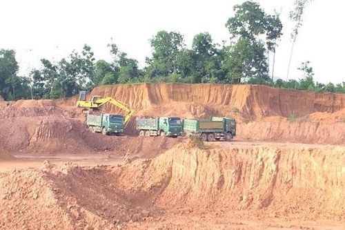 Đóng cửa 2 mỏ đất làm vật liệu san lấp tại huyện Hà Trung