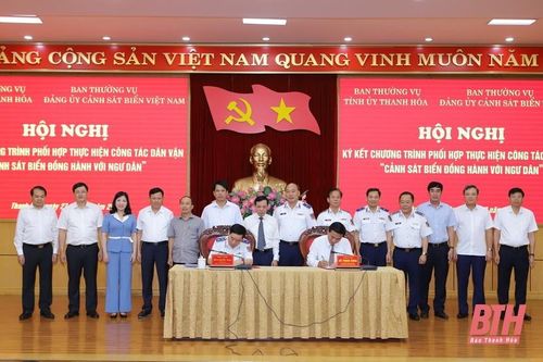 Ký kết chương trình phối hợp thực hiện công tác dân vận 'Cảnh sát biển đồng hành với ngư dân'