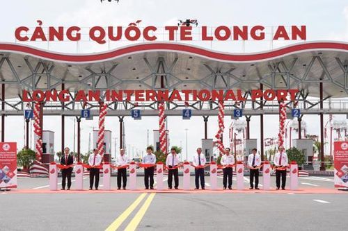 Cảng Long An hợp long hệ thống cầu cảng và khai trương dịch vụ khai thác hàng container
