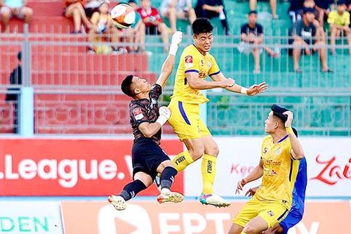 V.League sau vòng 12: Thêm hành khách lên tàu
