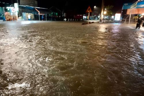 Huyện Nhơn Trạch: Sau mưa lớn, nhiều điểm ngập sâu