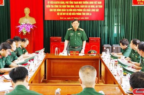 Phó Tổng tham mưu trưởng QĐND Việt Nam kiểm tra công tác biên phòng tại Đồn Biên phòng Cửa khẩu Lóng Sập