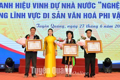 Trao tặng danh hiệu Nghệ nhân Ưu tú, Giải thưởng Tân Trào và tuyên dương gia đình văn hóa nhiều thế hệ tiêu biểu