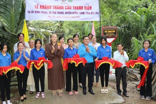 Bến Tre: Ban Từ thiện xã hội Phật giáo tỉnh khánh thành, bàn giao 2 cây cầu Thanh Niên