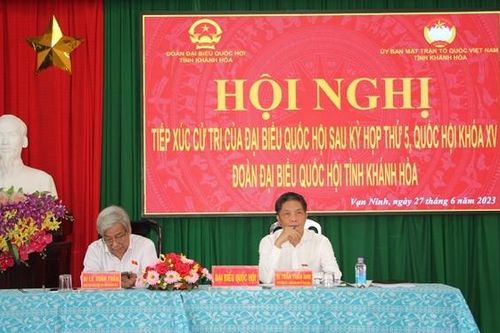 Trưởng Ban Kinh tế Trung ương Trần Tuấn Anh tiếp xúc cử tri tỉnh Khánh Hòa
