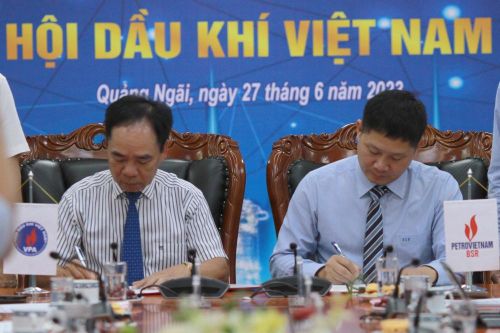 Lọc hóa dầu Bình Sơn ký kết hợp tác với Hội Dầu khí Việt Nam