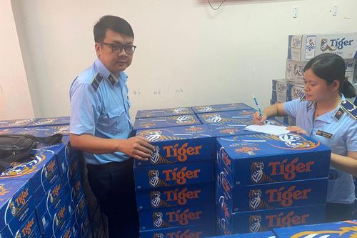 Phát hiện gần 600 thùng bia nghi hàng nhập lậu
