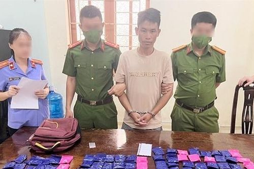 Bắt đối tượng người Lào mua bán 24.000 viên hồng phiến