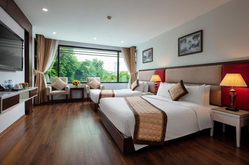 Cạn tiền sau COVID-19, hàng loạt khách sạn phố cổ Hà Nội bị rao bán, giá hơn 1 tỷ đồng/m2