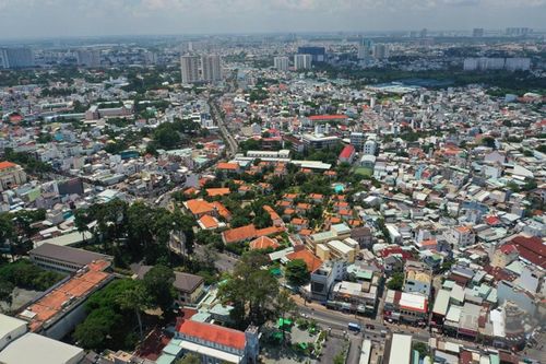 Cử tri TP.HCM bức xúc tình trạng ngập nước, giá nhà thương mại quá cao