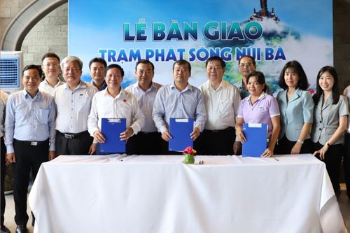 Đài Tiếng nói Việt Nam nhận bàn giao Trạm phát sóng núi Bà Đen Tây Ninh