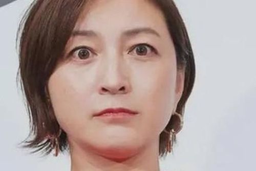 Chồng 'ngọc nữ' Nhật Bản mở họp báo về bê bối ngoại tình của vợ để đánh lạc hướng dư luận?