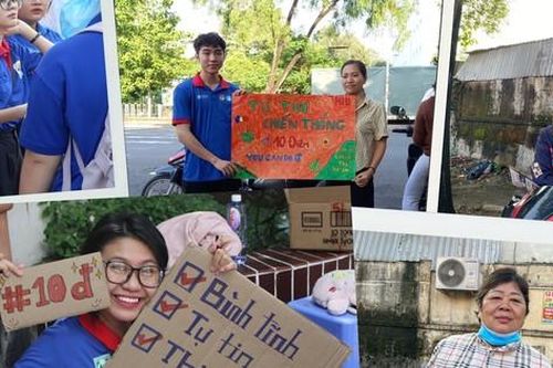 Muôn vàn cảm xúc của phụ huynh các sĩ tử 2K5 trong ngày thi đầu tiên