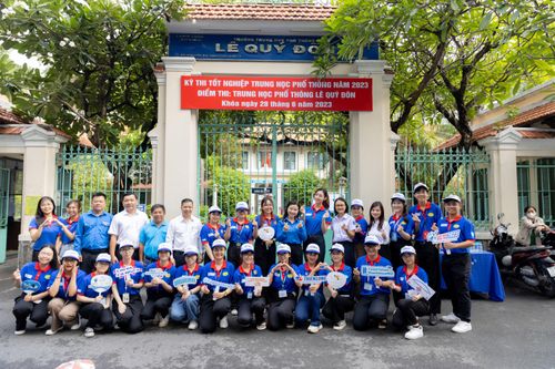 Hoa hậu Lương Thùy Linh tiếp sức mùa thi 2023