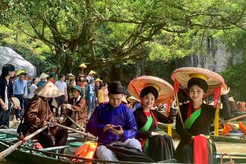 Ninh Bình đón hơn 4,5 triệu lượt khách trong vòng nửa năm