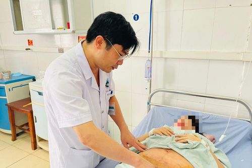 Mổ lấy thai cùng lúc bóc khối u nặng hơn trẻ sơ sinh cho sản phụ
