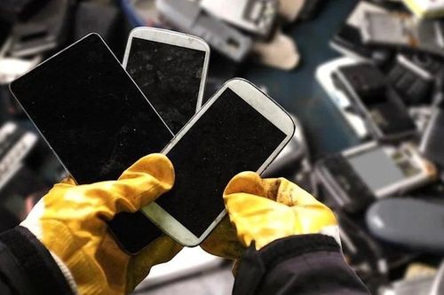 'Mỏ vàng' trong 5 tỷ chiếc điện thoại cũ