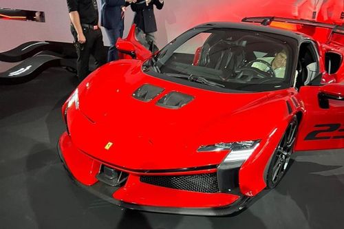 Phiên bản mới của Ferrari SF90 Stradale lộ ảnh trước ngày ra mắt