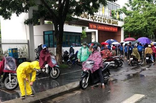Tăng cường ứng trực ngăn chặn úng ngập ở các điểm thi