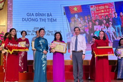 Quận Ba Đình biểu dương 62 gia đình văn hóa tiêu biểu