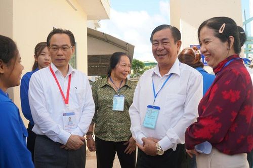 Thứ trưởng Hoàng Minh Sơn kiểm tra công tác thi tốt nghiệp tại Trà Vinh