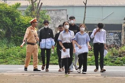 Đảm bảo an toàn cho sĩ tử Đắk Lắk 'vượt vũ môn'