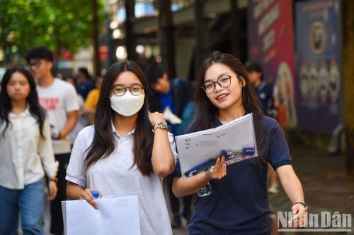 Đề Ngữ văn: Không làm khó thí sinh, có biên độ cho các em bày tỏ quan điểm riêng