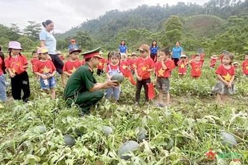Nghị quyết giúp đồng bào xóa nghèo