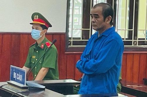 Đi tù vì 'bổ đầu' hàng xóm