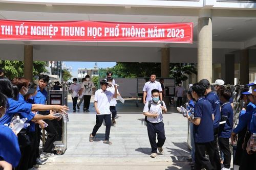Đề thi Ngữ văn được đánh giá hay, giàu cảm xúc