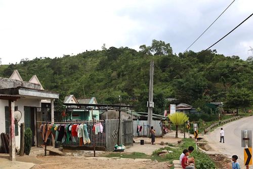 Sống bất an dưới đường dây điện cao thế