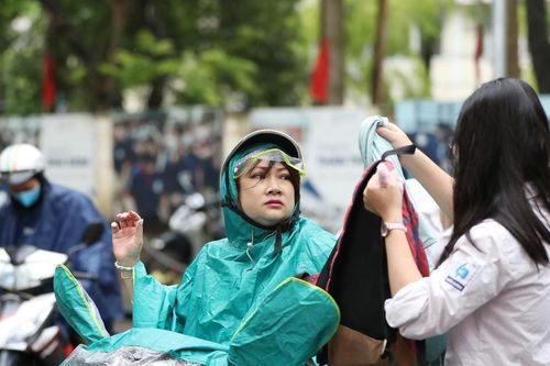 Tình cha mẹ mùa thi…