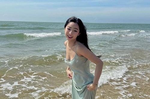 Hot girl chuyên nhảy 'bắt trend' khoe vòng eo con kiến gợi cảm