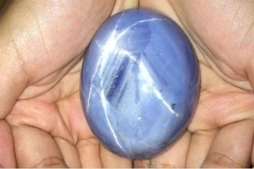 Đang đào giếng, vô tình đụng trúng 'báu vật' phát sáng nghìn tỷ đồng
