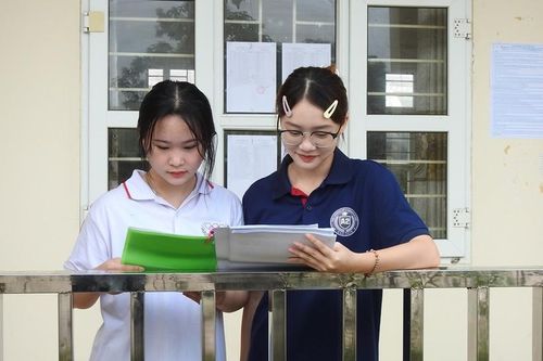 Đề thi Ngữ văn đúng với cơ cấu của đề mẫu, có sức phân hóa cao