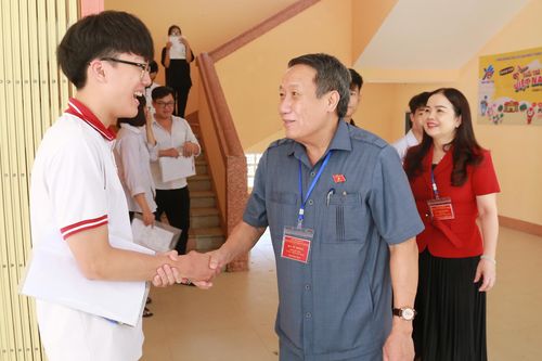 Lãnh đạo tỉnh Quảng Trị 'tiếp sức' thí sinh dự thi tốt nghiệp
