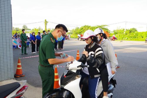 Hải đoàn Biên phòng 18 đồng hành cùng sĩ tử 'vượt vũ môn'
