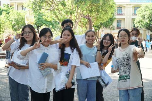Những hình ảnh ấn tượng trong ngày thi tốt nghiệp THPT đầu tiên
