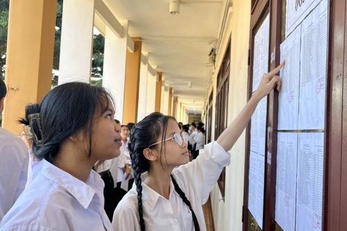 Gia Lai: Hai thí sinh phải nhập viện mổ ruột thừa trong ngày thi đầu tiên
