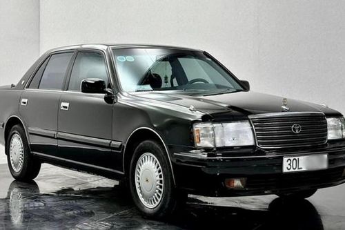Xe Toyota Crown 25 năm tuổi ở Hà Nội, giá 999 triệu