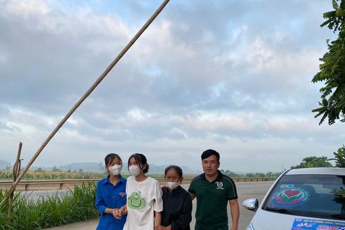 Sốt cao 39 độ nữ sinh vẫn ra viện để vào phòng thi