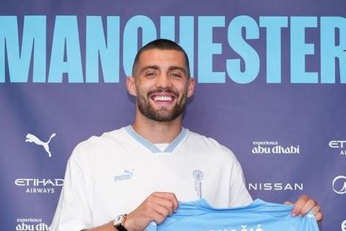 Nhà vô địch Champions League Man City đón tân binh đầu tiên