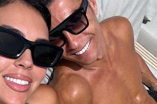 Bức ảnh khoe thân hình rắn rỏi của Ronaldo và bạn gái