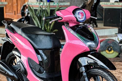 Chi 10 triệu để độ kiểng Honda SH Mode với dàn áo màu hồng cực chất