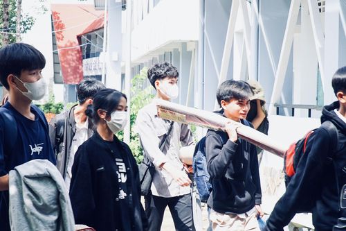 92 thí sinh Đồng Nai vượt 60 km đường rừng để thi tốt nghiệp